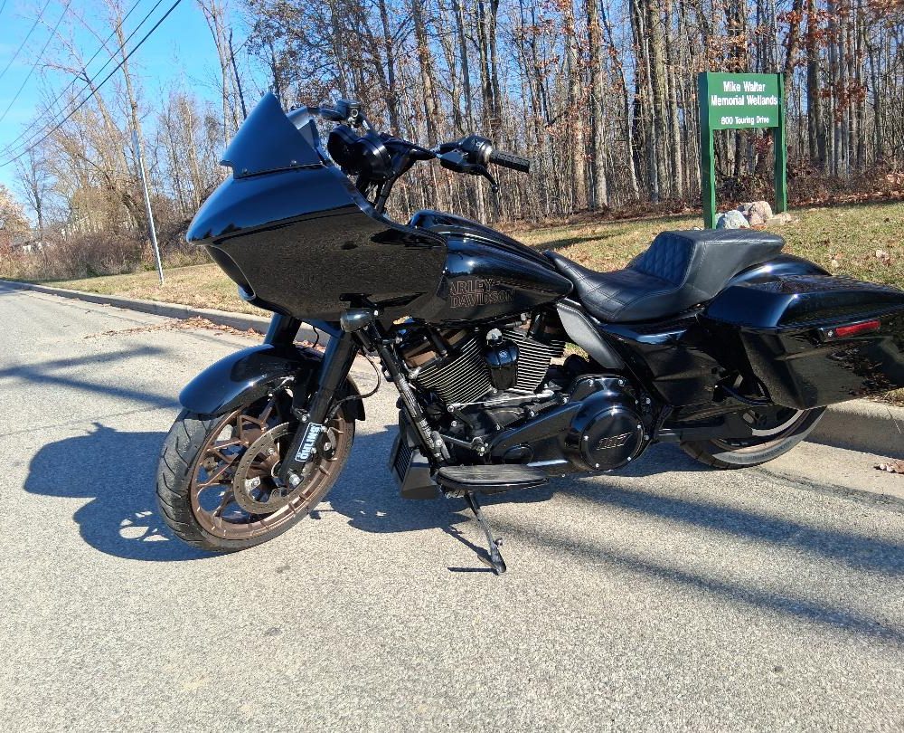 2023 Harley Davidson Road Glide ST - Black