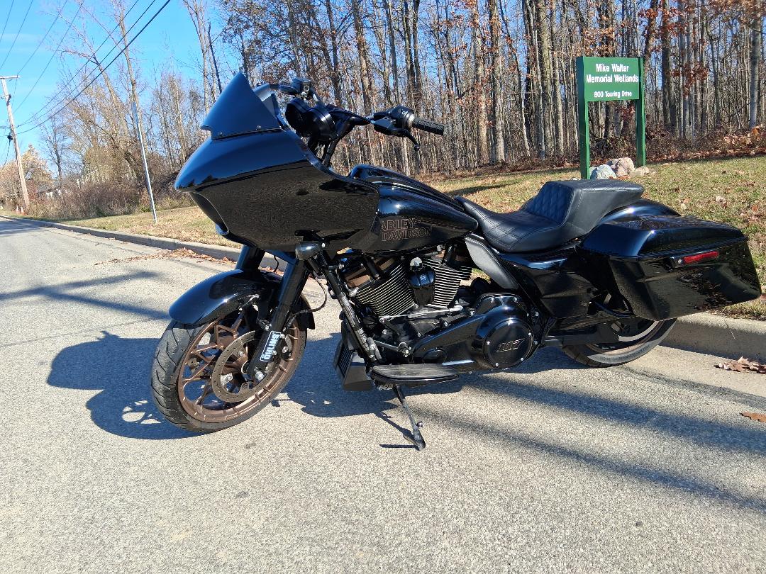 2023 Harley Davidson Road Glide ST - Black