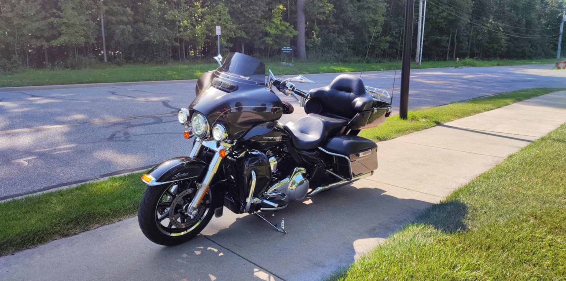 2016 Harley Davidson FLHTKL - Grey - Image 2