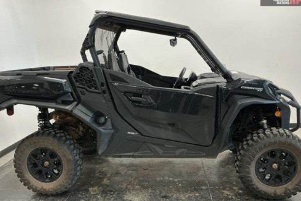 2024 Can-Am Commander XT 700 - Black