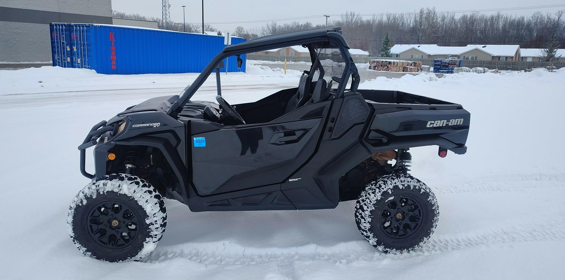 2024 Can-AM CAN-AM COMMANDER XT 700 - Black - Image 2